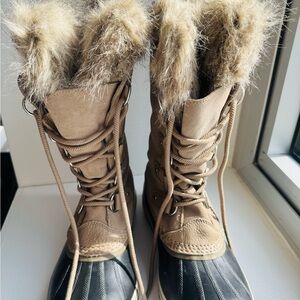 Sorel Women's Joan of Arctic Fur Winter Lace-Up Boots - Tan and Navy